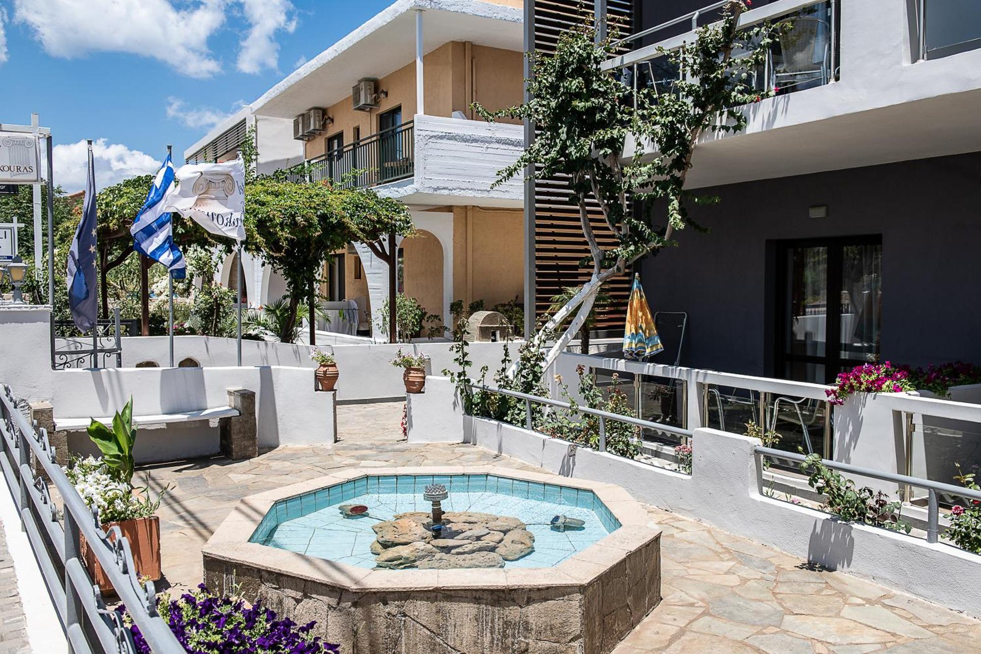 Lia Beachfront Apartments Stalós Eksteriør billede