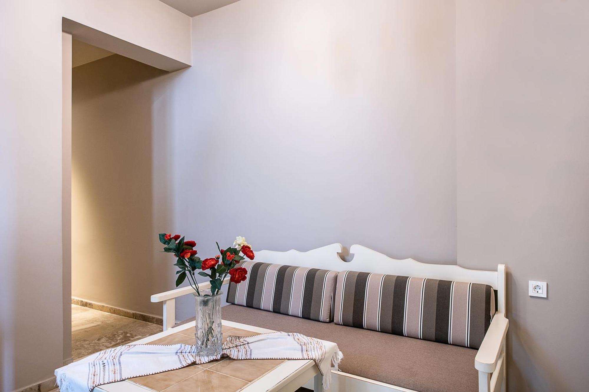 Lia Beachfront Apartments Stalós Eksteriør billede