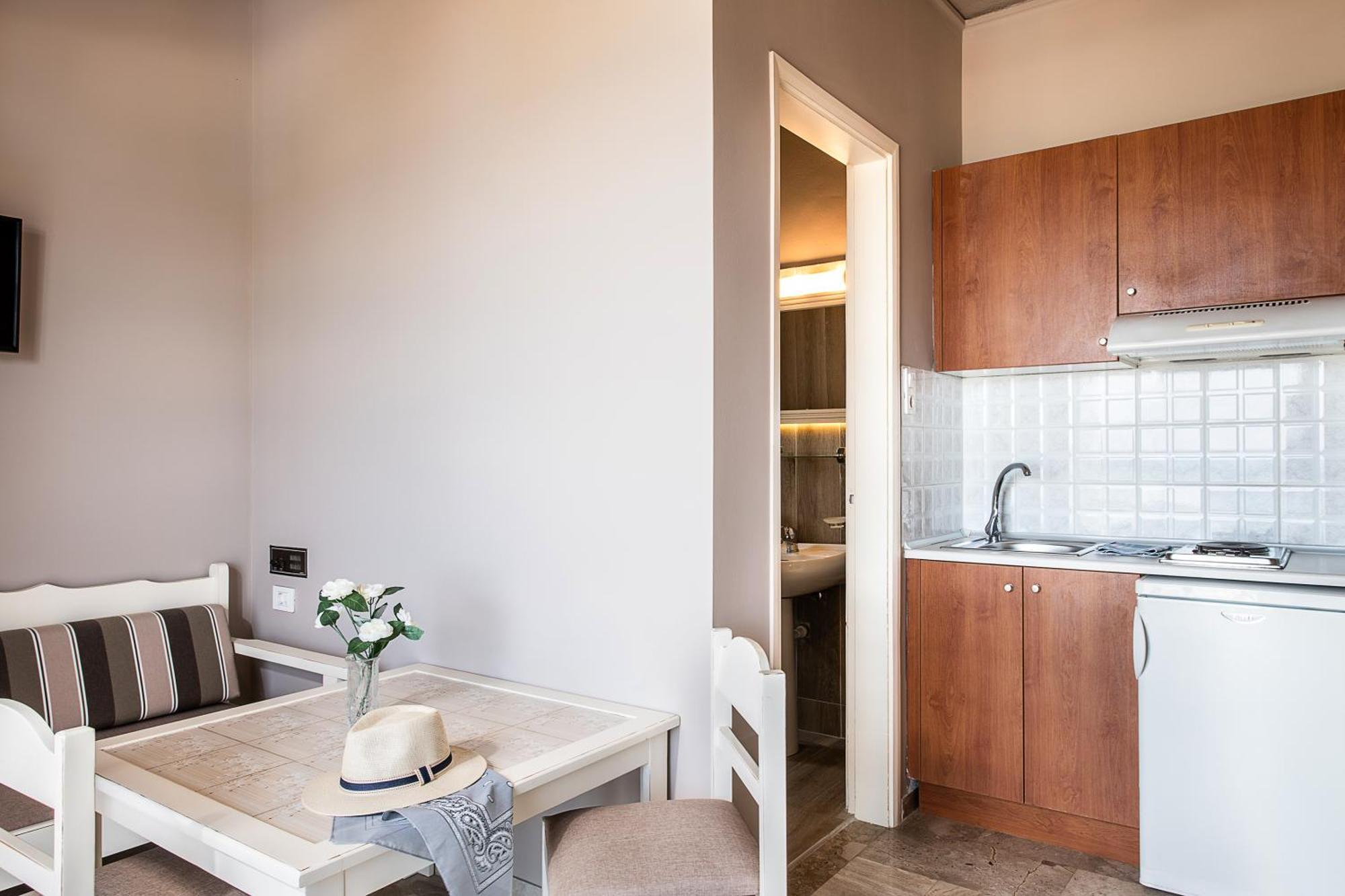 Lia Beachfront Apartments Stalós Eksteriør billede