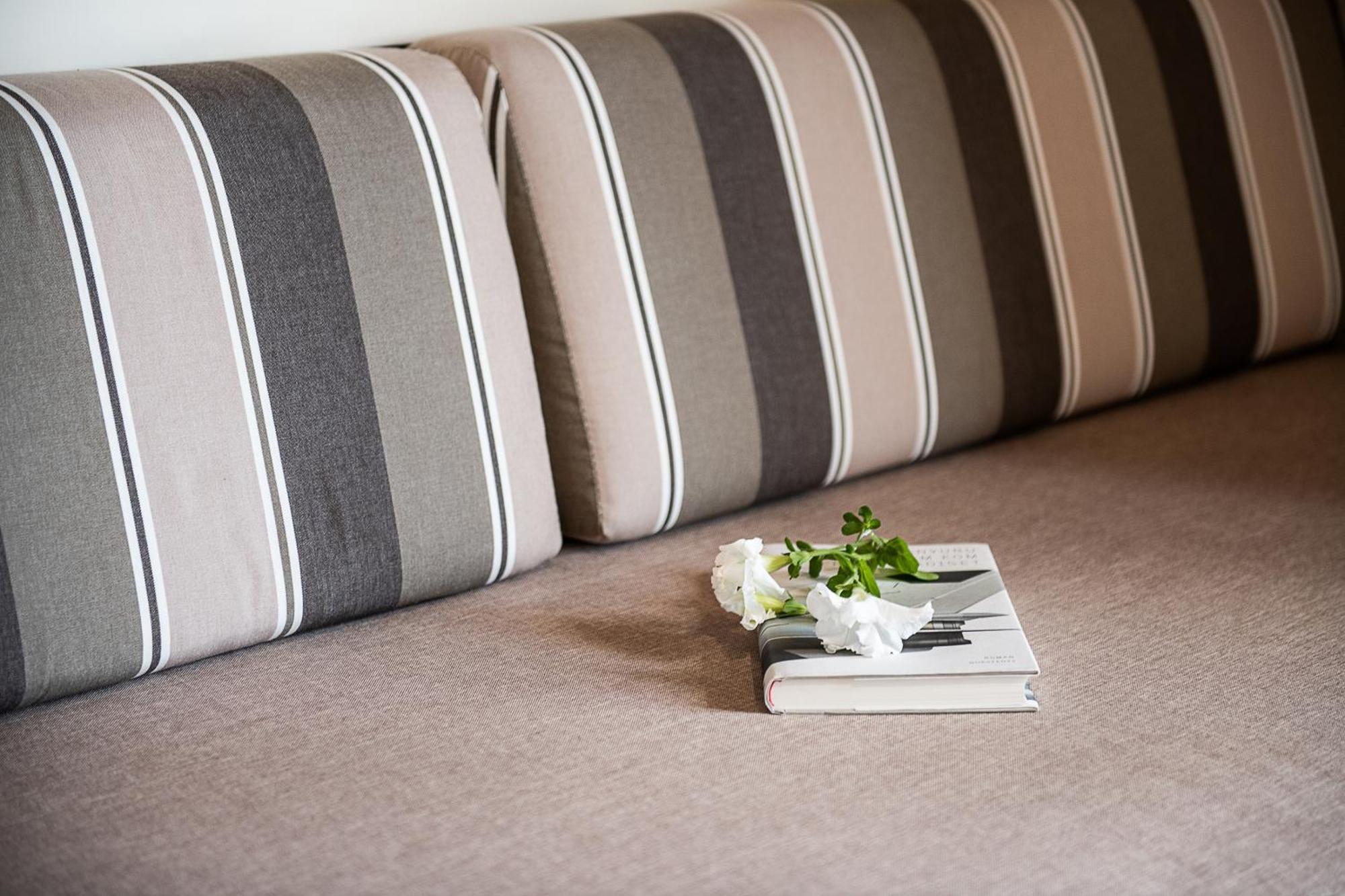 Lia Beachfront Apartments Stalós Eksteriør billede