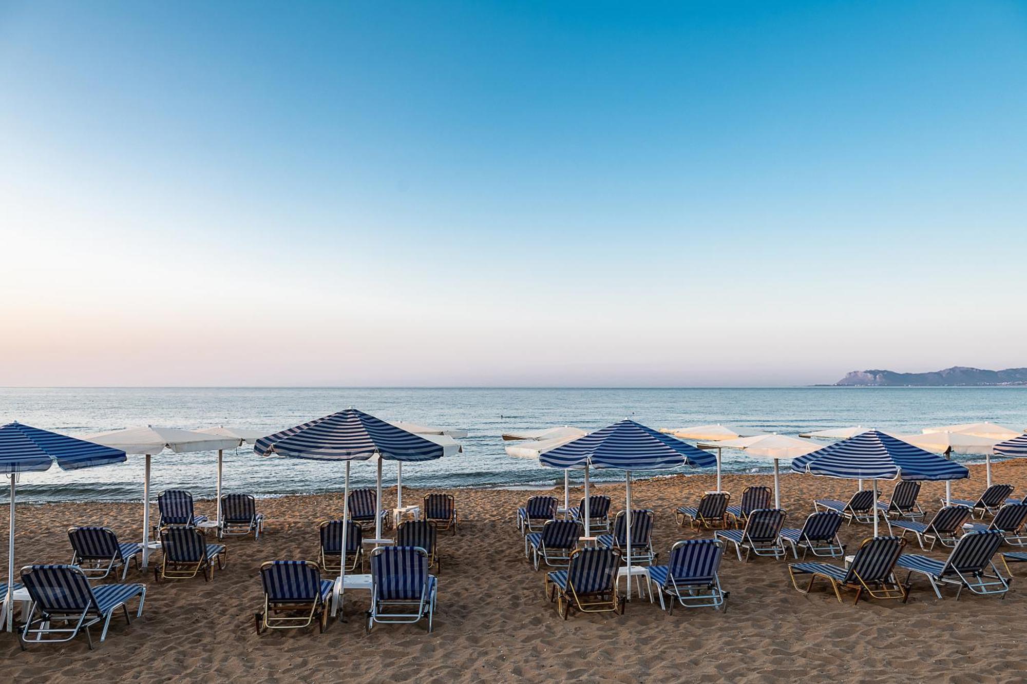 Lia Beachfront Apartments Stalós Eksteriør billede