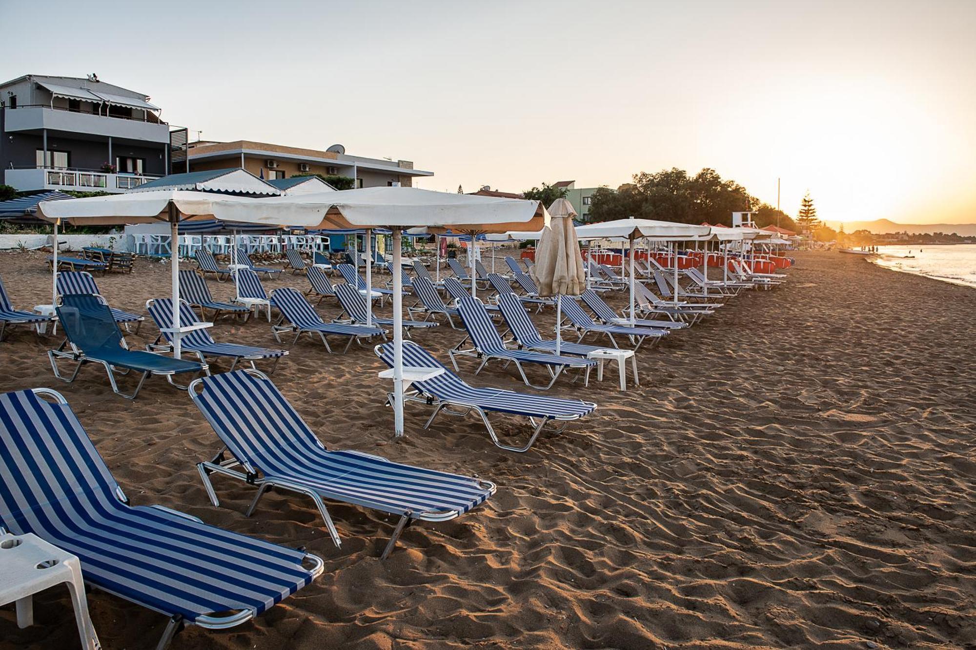 Lia Beachfront Apartments Stalós Eksteriør billede