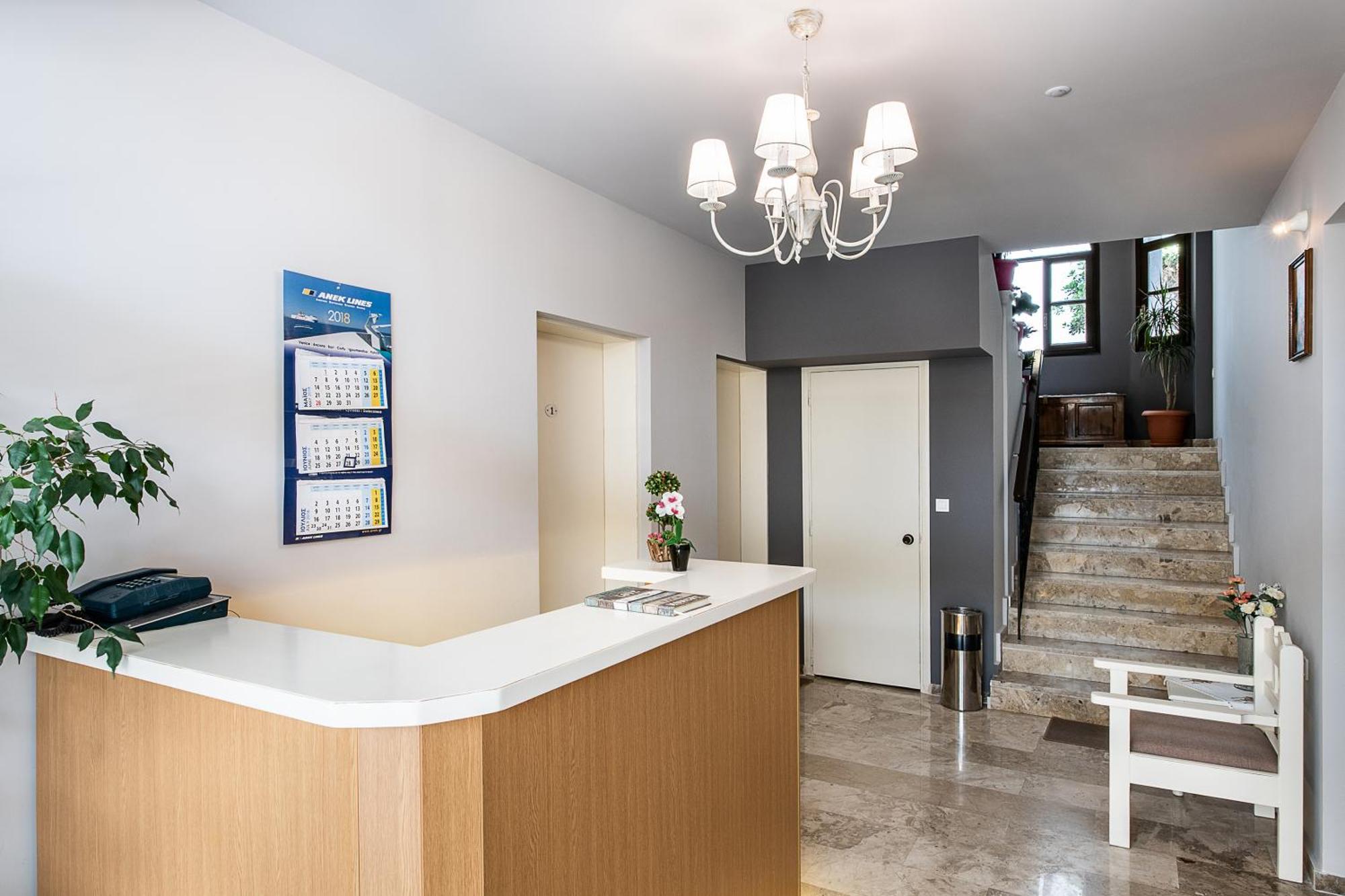 Lia Beachfront Apartments Stalós Eksteriør billede