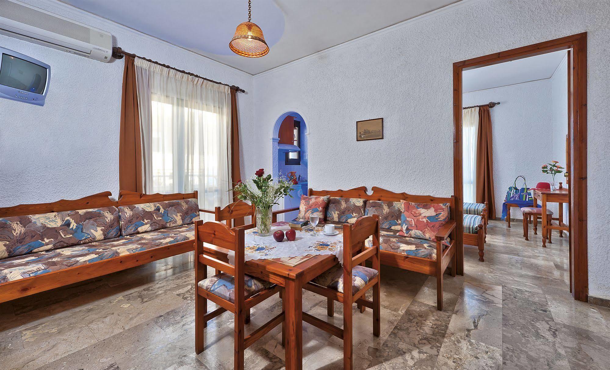 Lia Beachfront Apartments Stalós Eksteriør billede